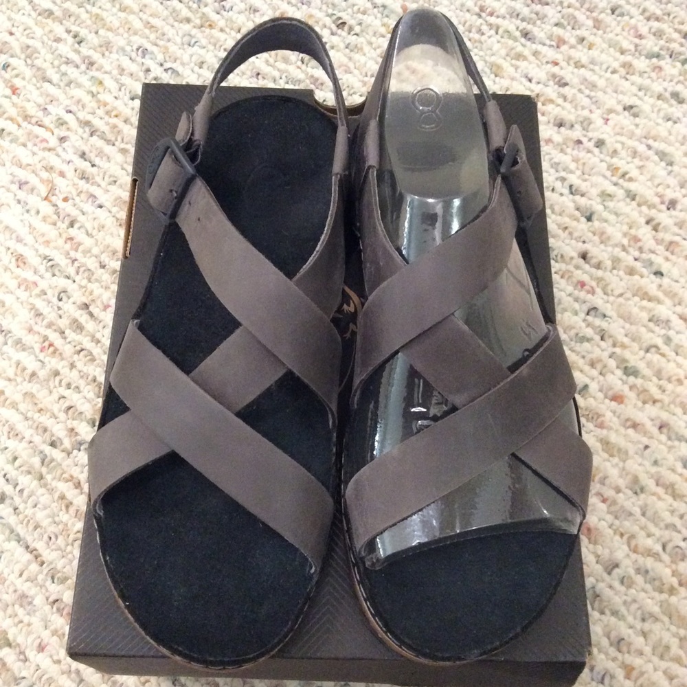 🆕 Chaco gray black leather sandal flip-flops- 8